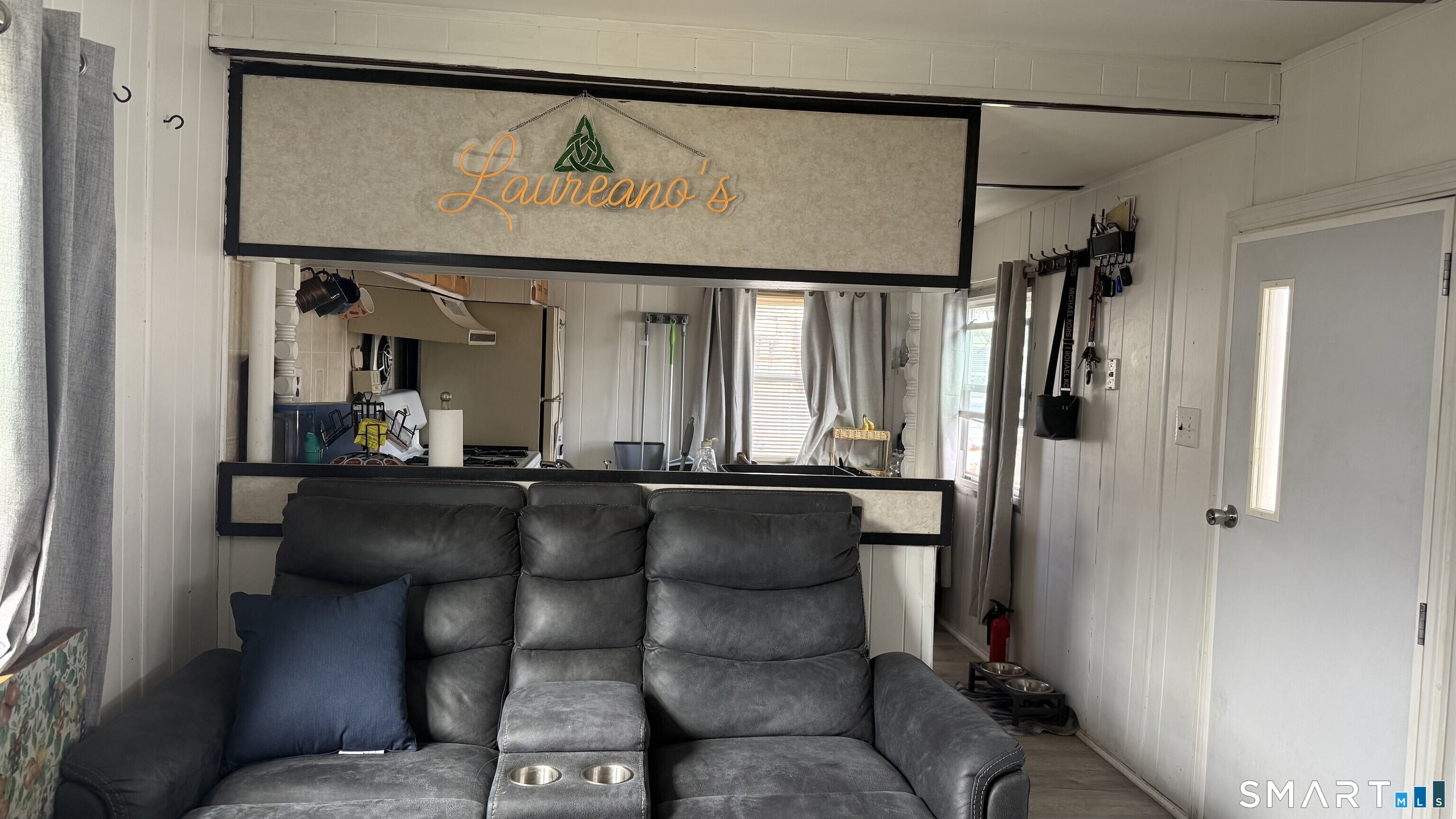 17 Montauk Road East Hartford, CT 06118 - Photo 5 of 18