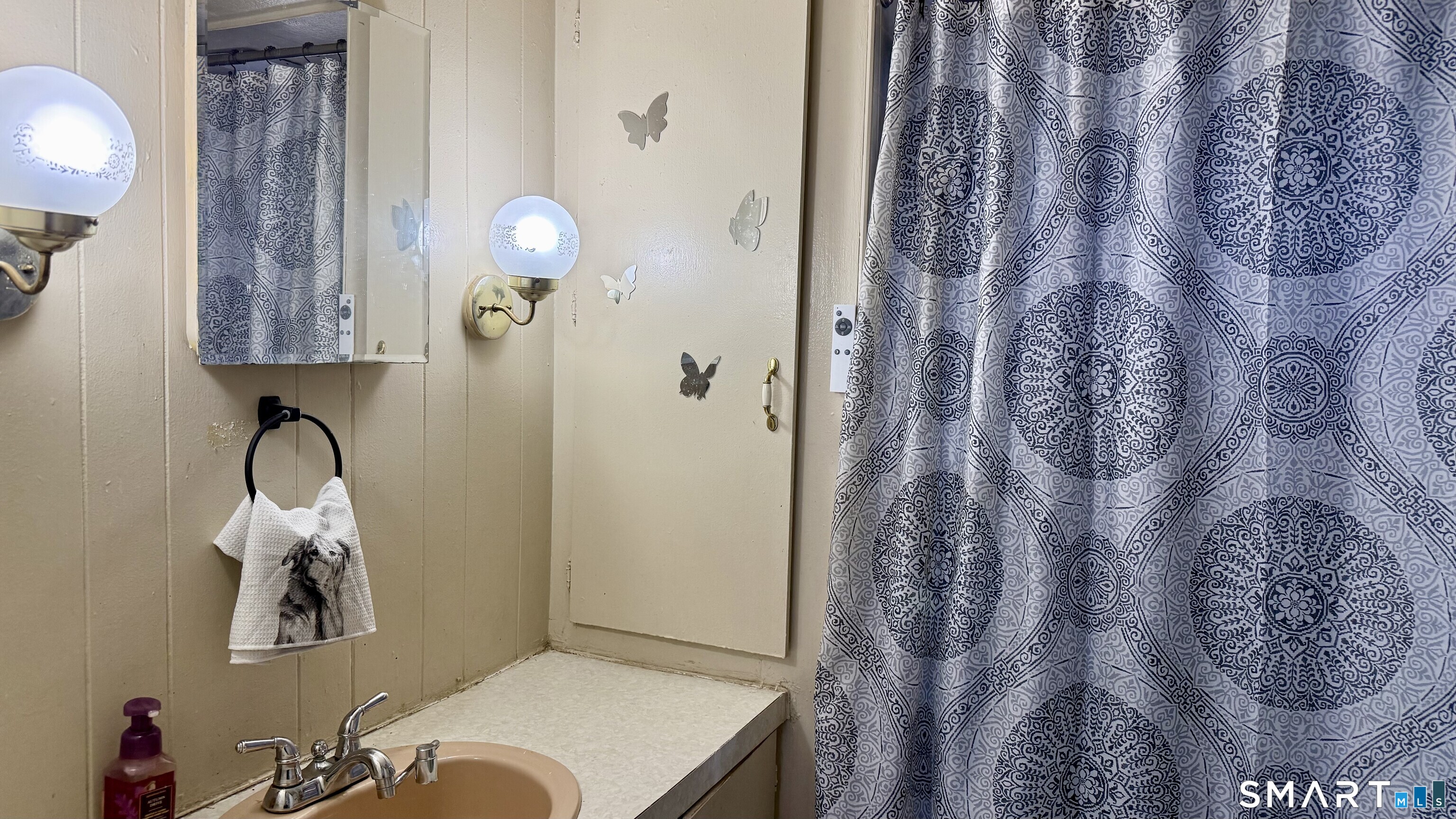 17 Montauk Road East Hartford, CT 06118 - Photo 8 of 18