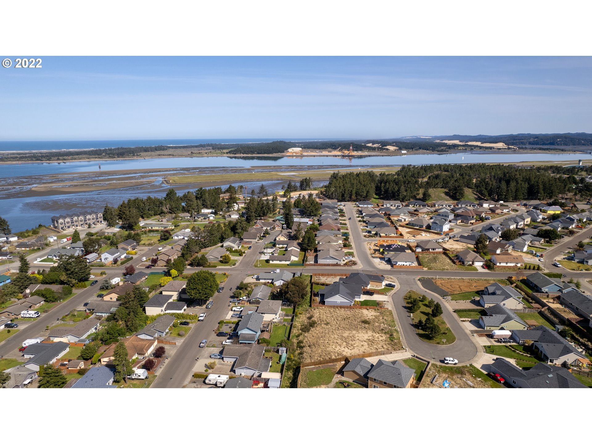 2040 Roosevelt Loop North Bend, OR 97459 - Photo 13 of 22 a view of an ocean