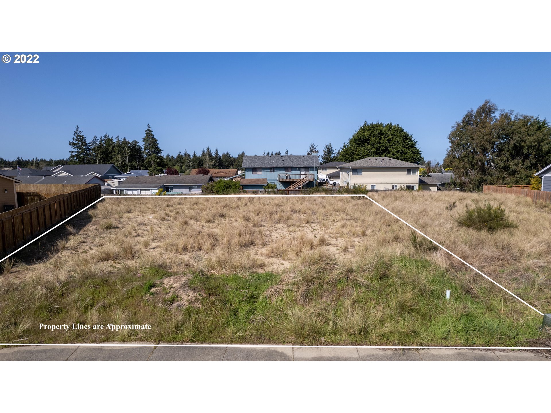 2040 Roosevelt Loop North Bend, OR 97459 - Photo 2 of 22 a view of a terrace