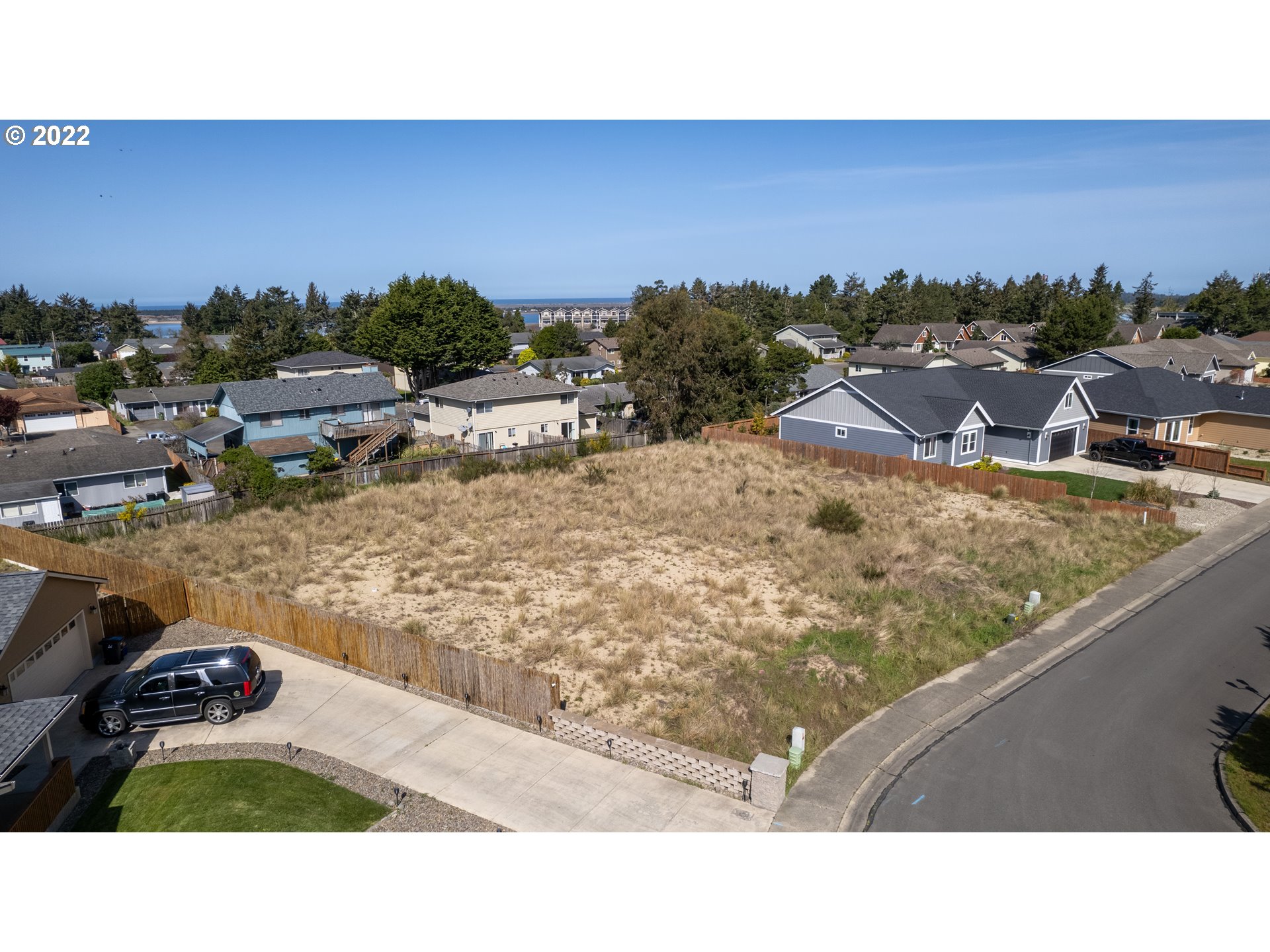 2040 Roosevelt Loop North Bend, OR 97459 - Photo 5 of 22 a view of a terrace with a yard