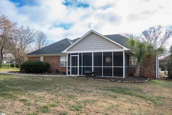 $339,900 | 372 West Autumn Ridge Road, Moore, SC 29369