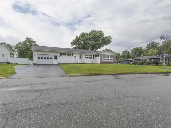 $449,000 | 42 Suburban Square, South Burlington, VT 05403