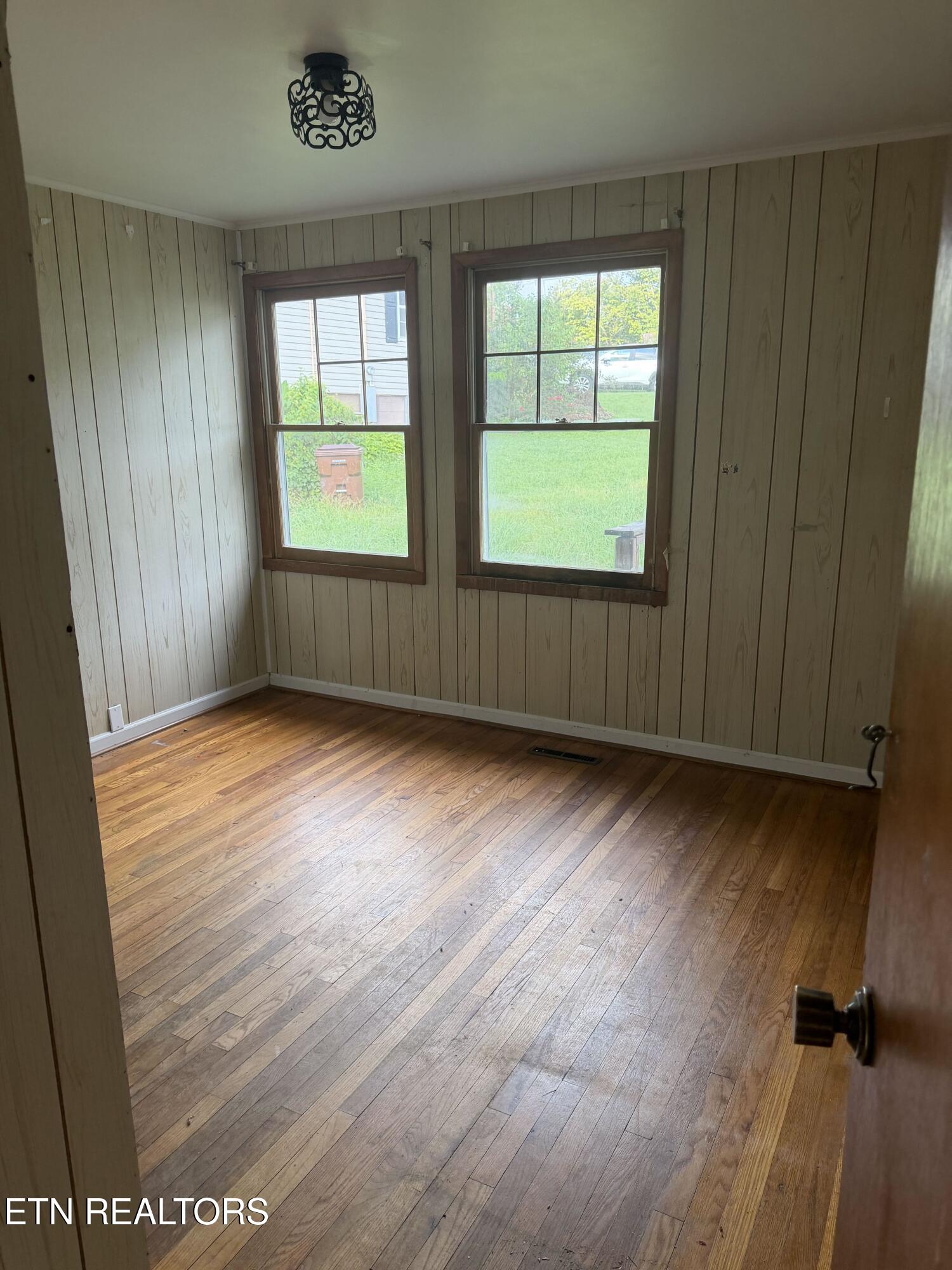 277 Jefferson Avenue Oak Ridge, TN 37830 - Photo 5 of 13 IMG_2225