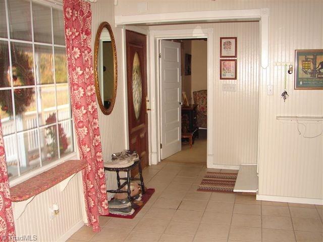 4904 Reeder Road Asheboro, NC 27205 - Photo 17 of 30 Entry/foyer area