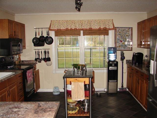 4904 Reeder Road Asheboro, NC 27205 - Photo 20 of 30 Nicely updated Kitchen with SS appliances & oak cabinets.