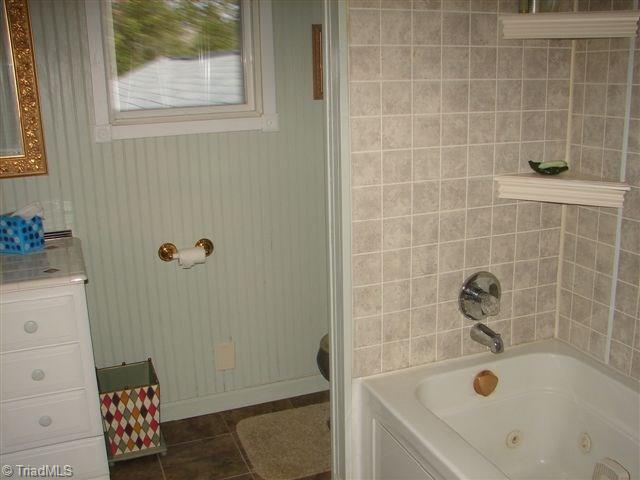 4904 Reeder Road Asheboro, NC 27205 - Photo 28 of 30 2nd floor bath room with a jetted tub.