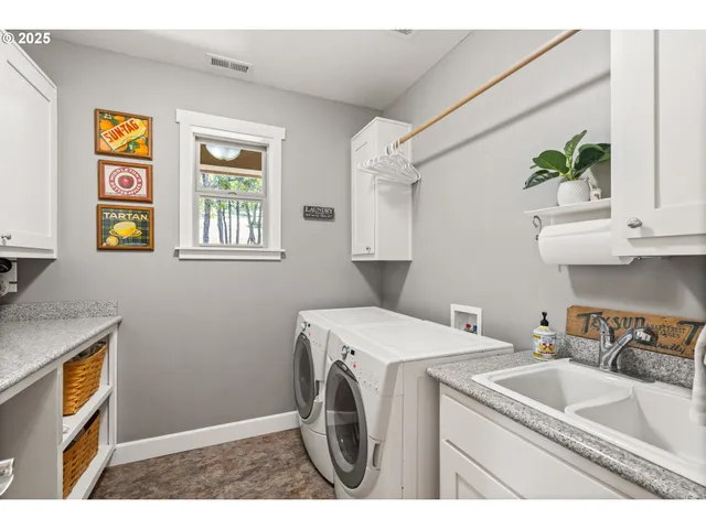 $880,000 | 2809 Dead Indian Memorial Road, Ashland, OR 97520