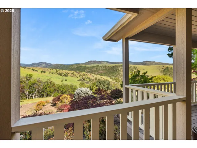 $880,000 | 2809 Dead Indian Memorial Road, Ashland, OR 97520