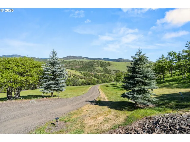 $880,000 | 2809 Dead Indian Memorial Road, Ashland, OR 97520