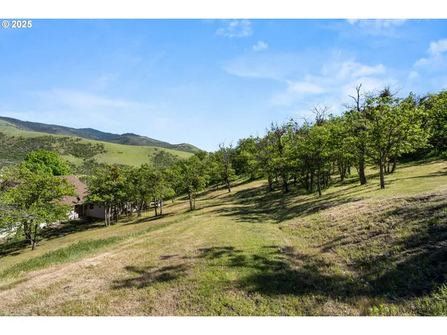 $880,000 | 2809 Dead Indian Memorial Road, Ashland, OR 97520