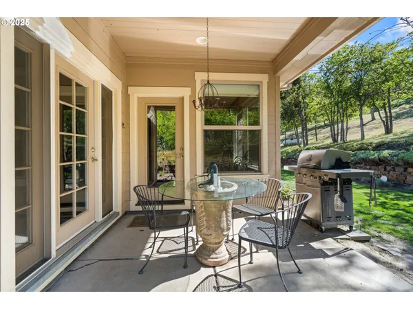 $880,000 | 2809 Dead Indian Memorial Road, Ashland, OR 97520