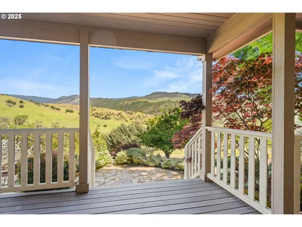 $880,000 | 2809 Dead Indian Memorial Road, Ashland, OR 97520