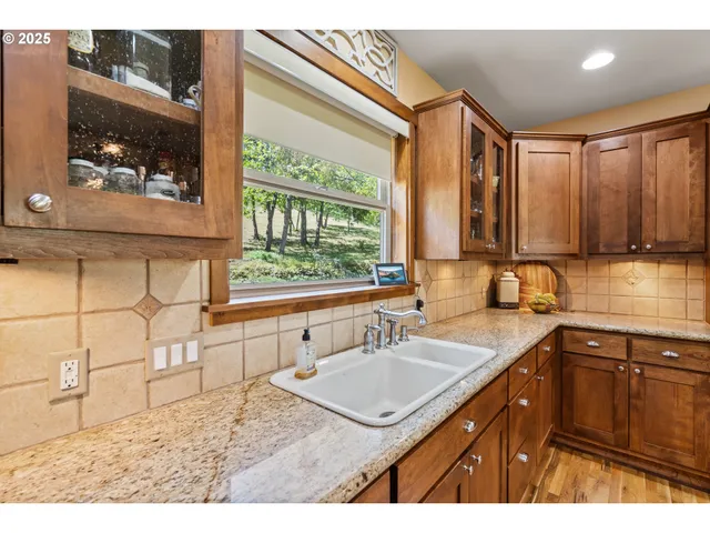 $880,000 | 2809 Dead Indian Memorial Road, Ashland, OR 97520