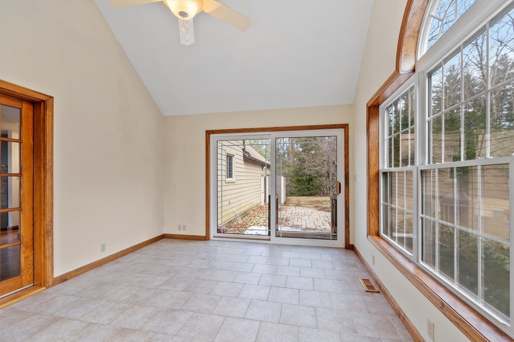 9 Cambridge Road Bedford, NH 03110 - Photo 10 of 21 Gallery Image 10