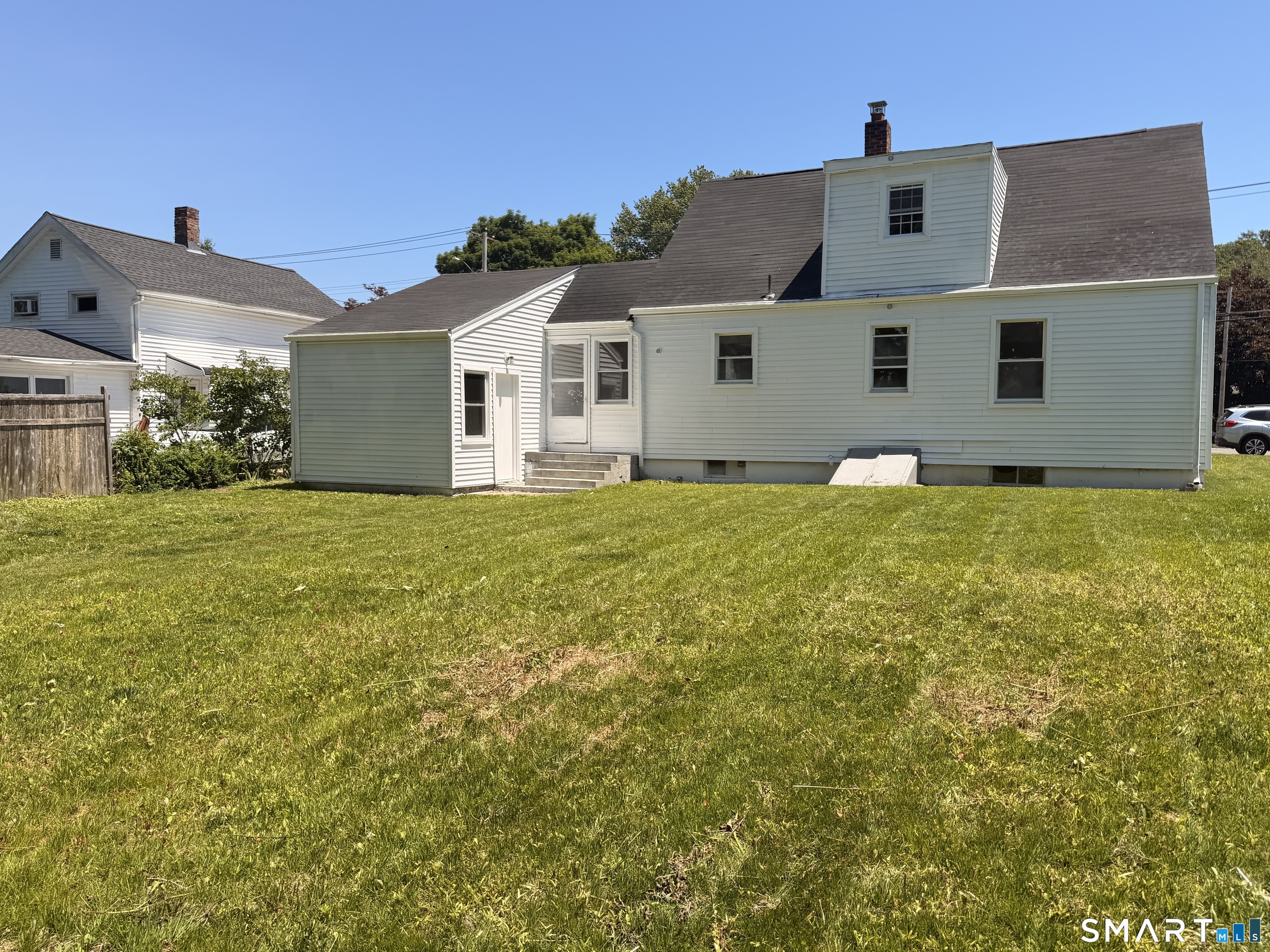 8 River Road East Haven, CT 06512 - Photo 2 of 12