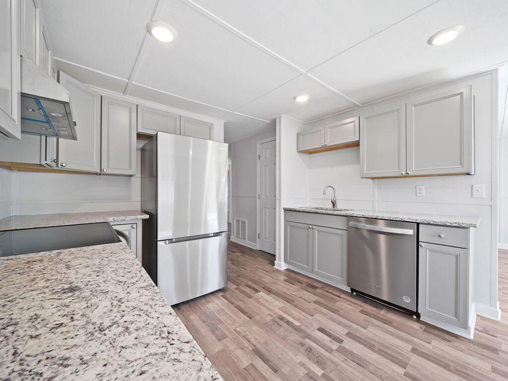 1774 Southwest College Street Stuart, FL 34997 - Photo 4 of 15 KItchen (1)
