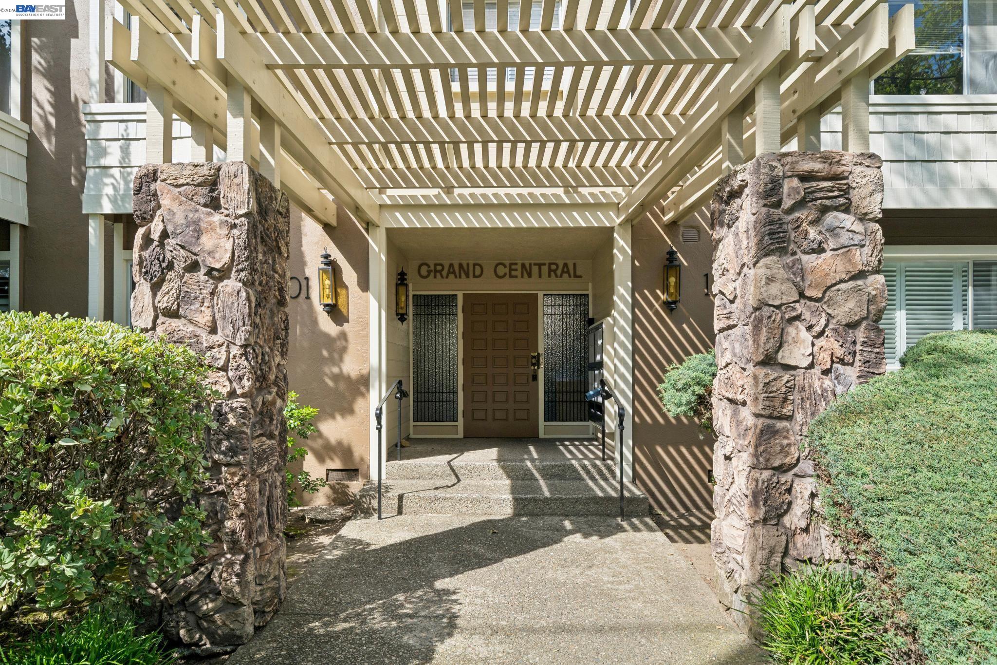 1701 Central Avenue, Unit R Alameda, CA 94501 - Photo 2 of 25