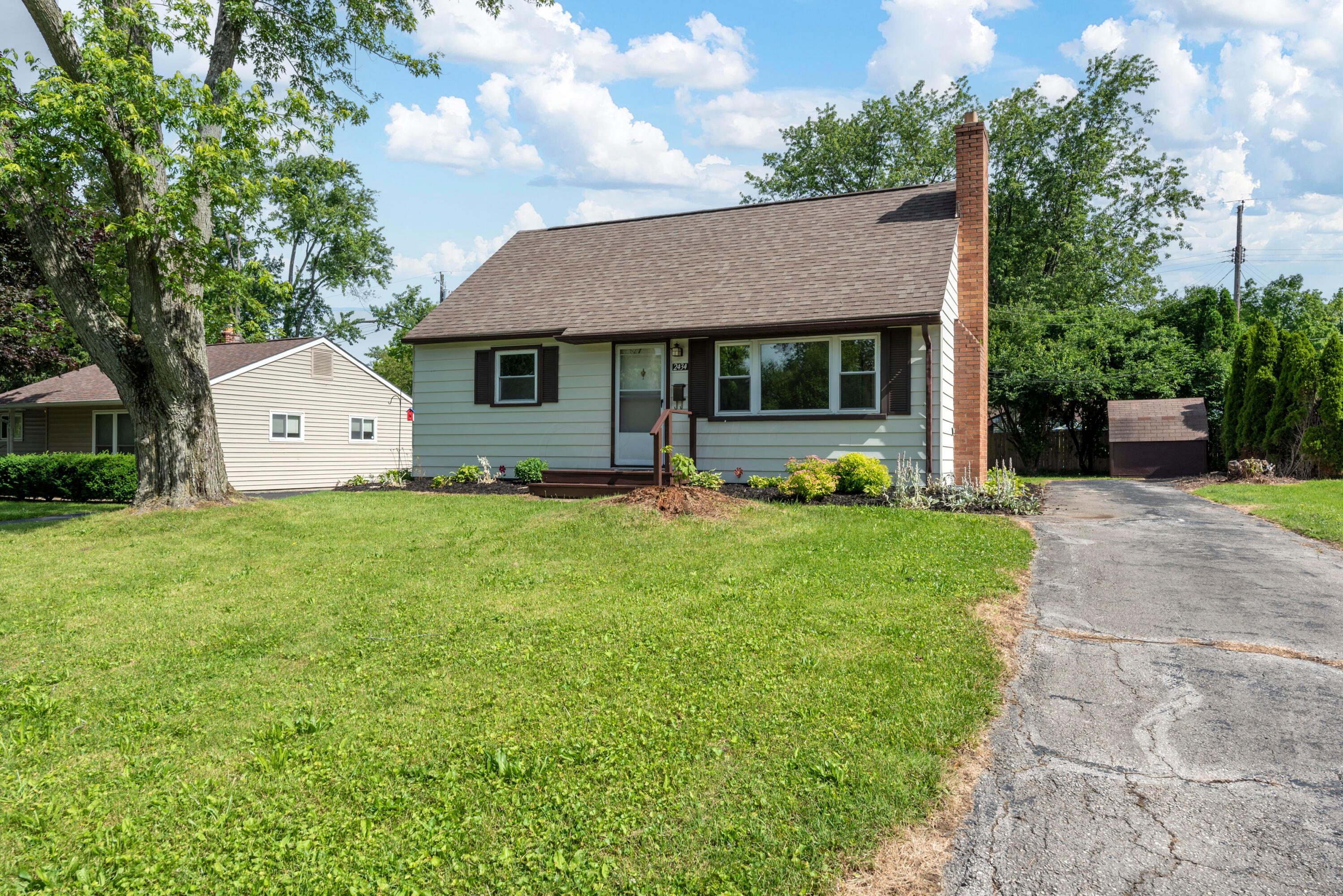 2434 Woodstock Road Columbus, OH 43221 - Photo 2 of 51 MAR_9056