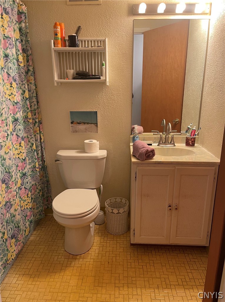 576 Stoneleigh Road Oneida, NY 13421 - Photo 37 of 43 Full bath in lower level