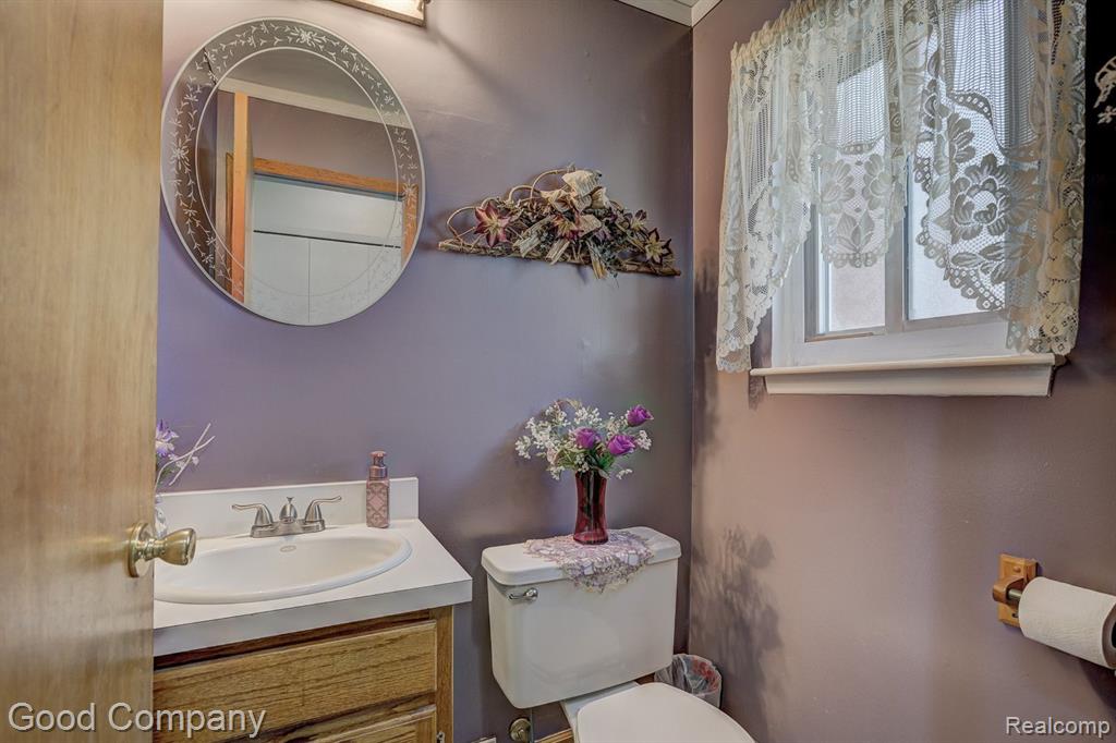 4615 Frazho Road Warren, MI 48091 - Photo 16 of 38