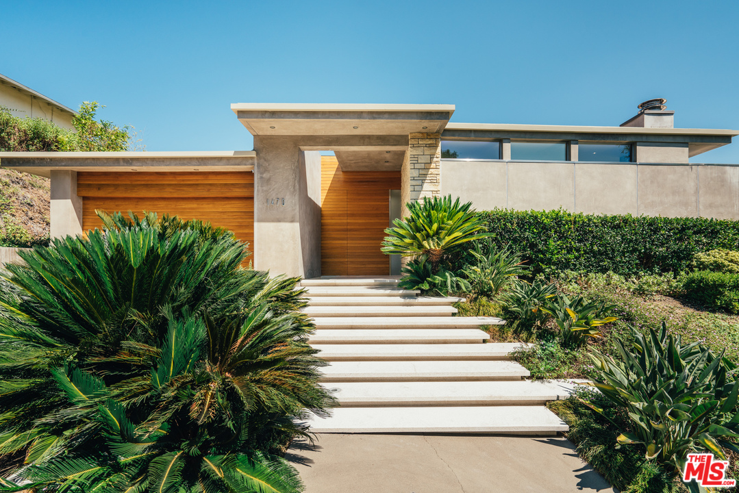 a view of a house with a yard and plants