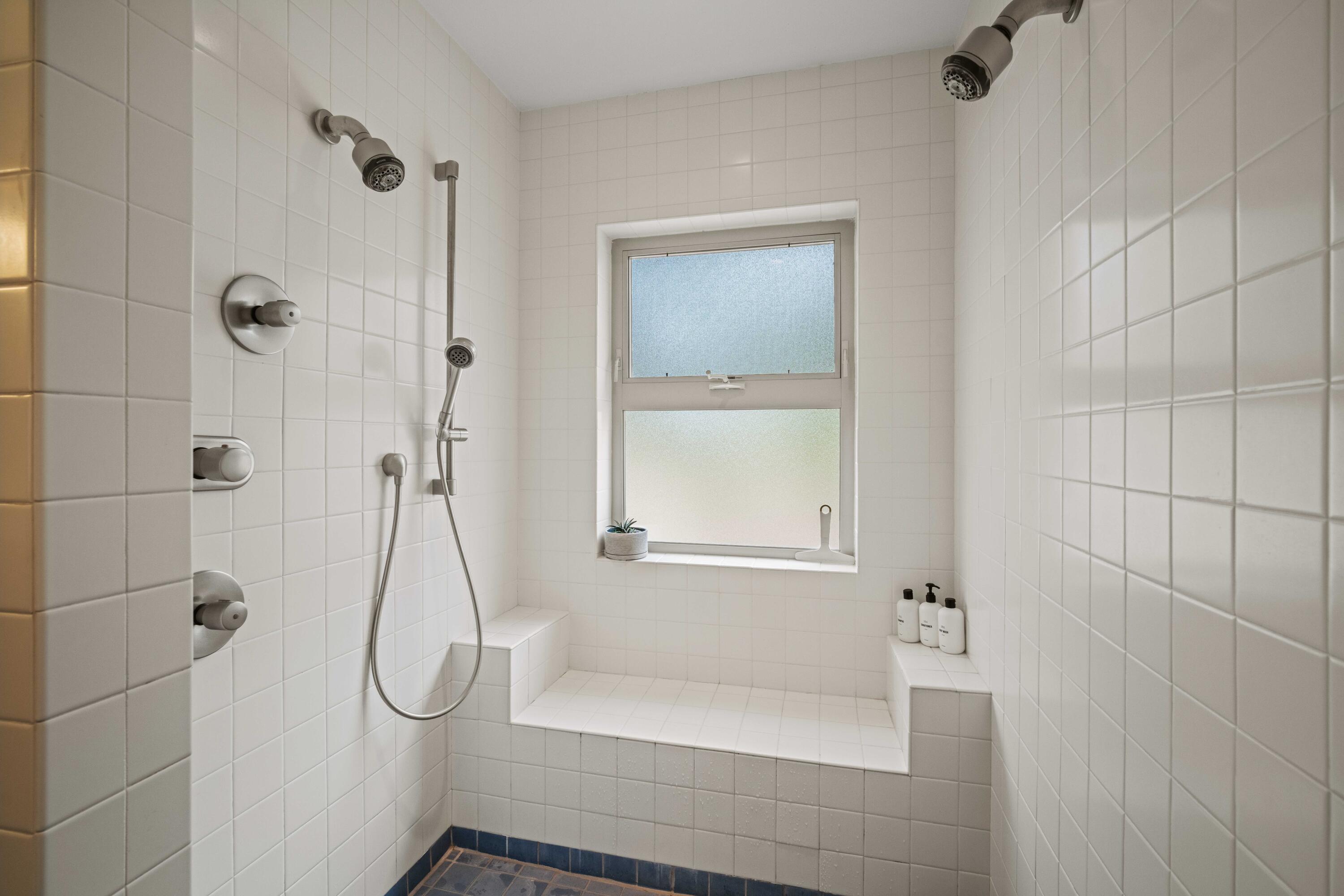 57655 Aspen Lane, Unit 2 Sunriver, OR 97707 - Photo 23 of 47 24 - primary shower