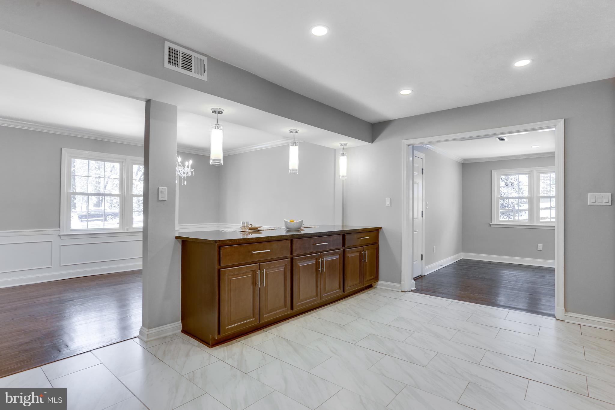 7124 Devonshire Road Alexandria, VA 22307 - Photo 11 of 66 Huge peninsula with storage