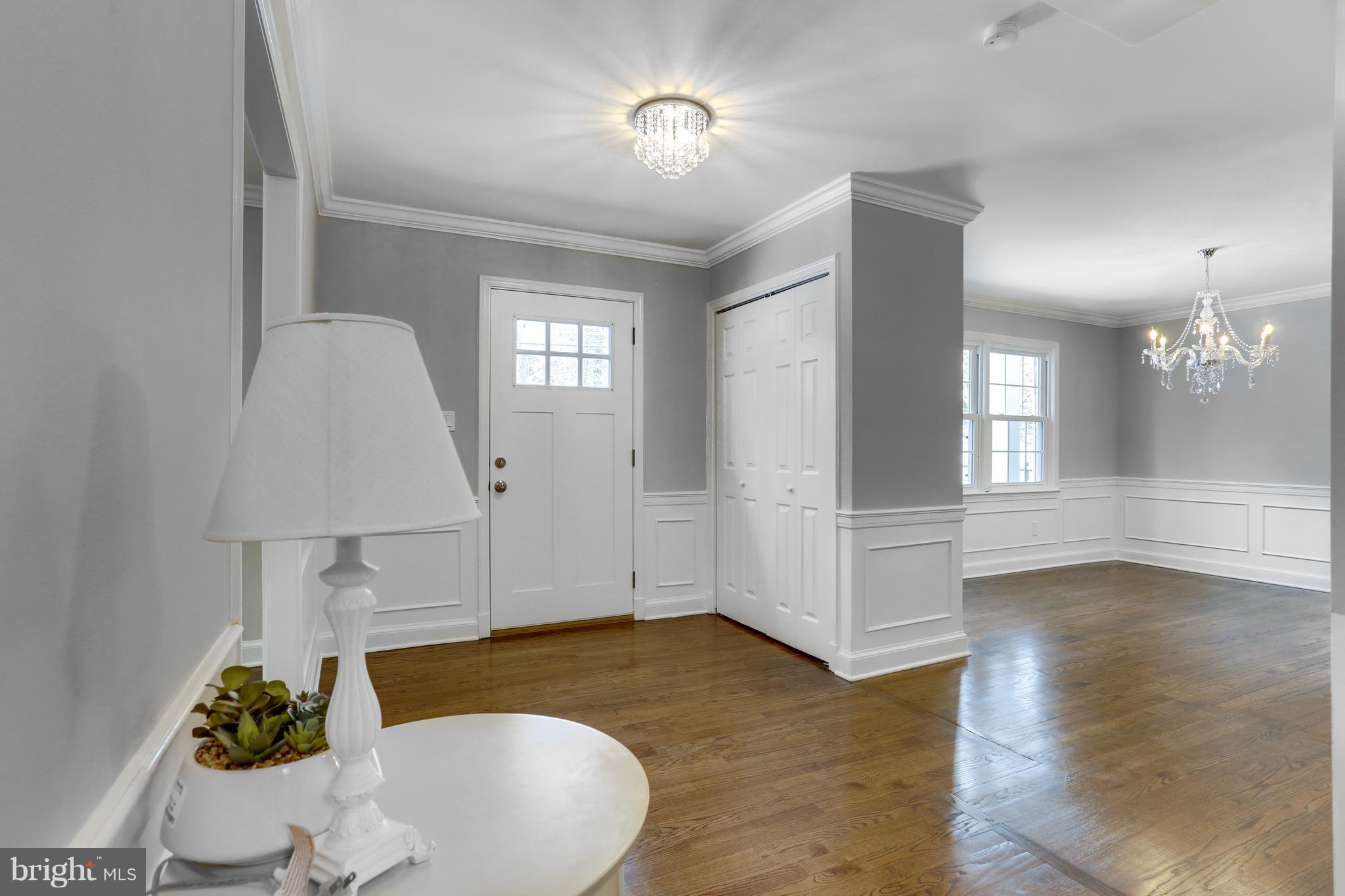 7124 Devonshire Road Alexandria, VA 22307 - Photo 14 of 66 Foyer/Dining