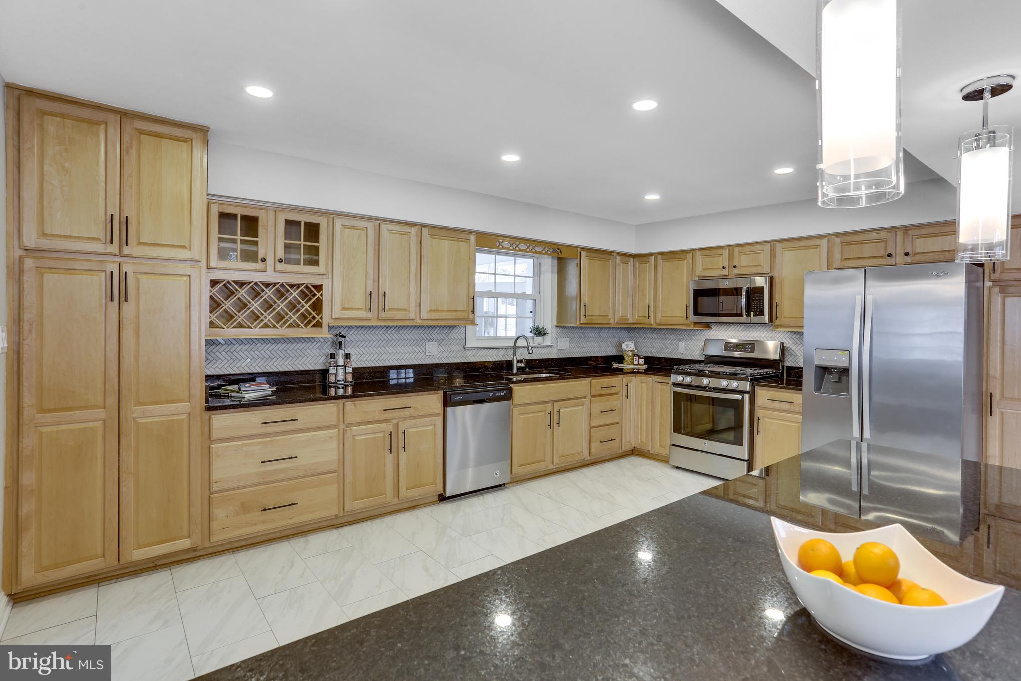 7124 Devonshire Road Alexandria, VA 22307 - Photo 8 of 66 Recessed LED lights