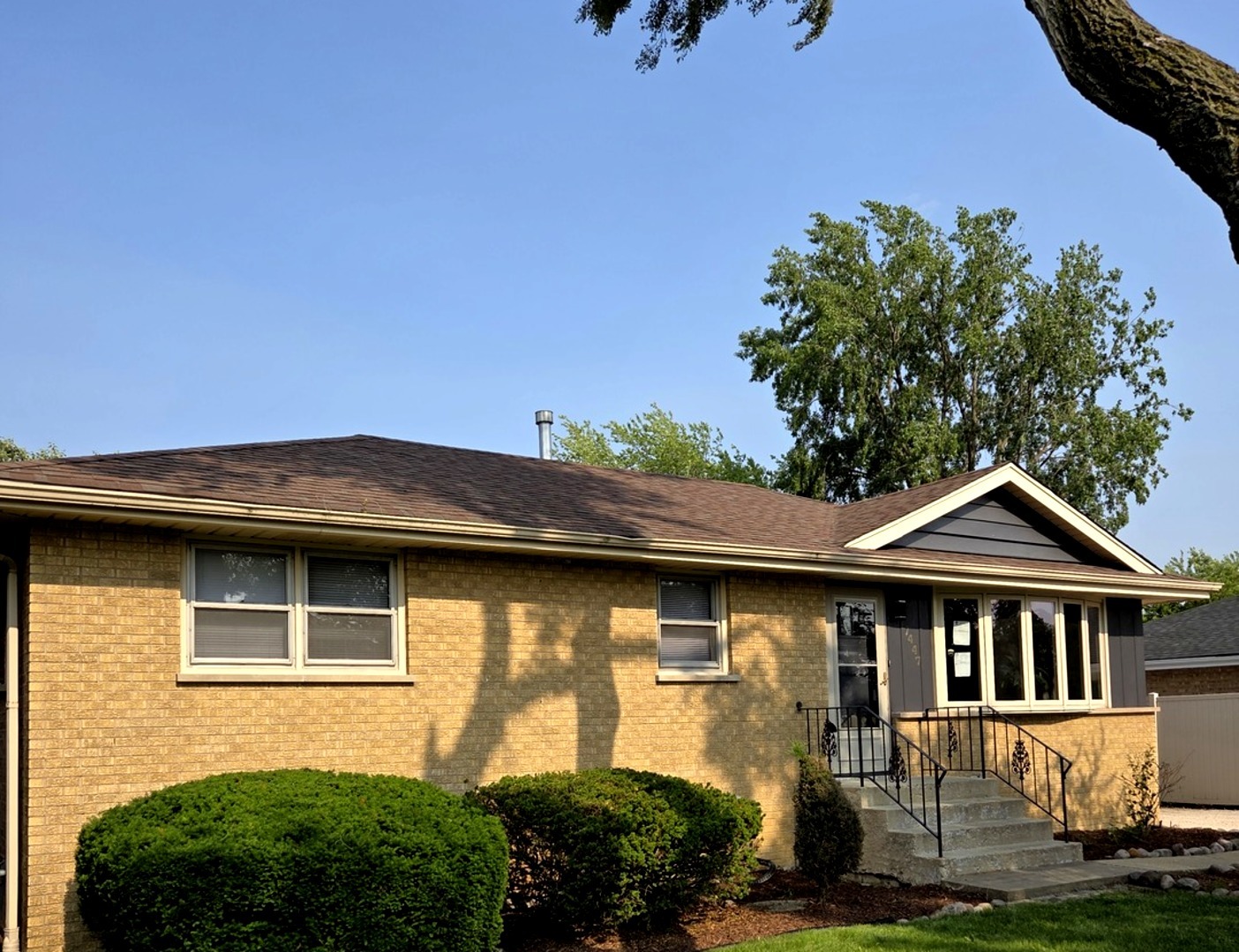 7447 Beloit Avenue Bridgeview, IL 60455 - Photo 2 of 32