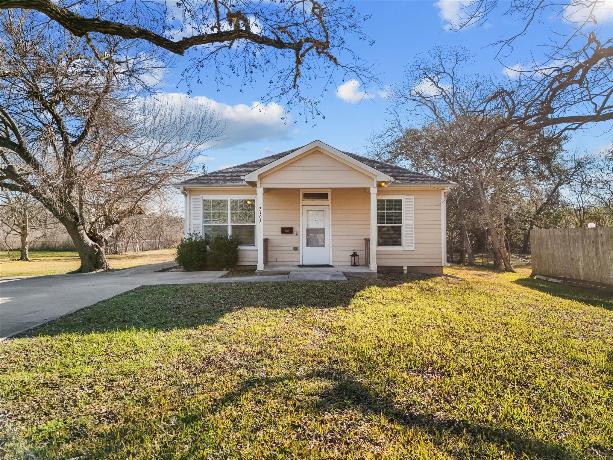 2105 Howell Avenue La Marque, TX 77568 - Photo 1 of 19 Front