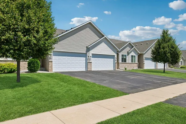 $355,500 | 4147 Blakewood Drive, Shakopee, MN 55379