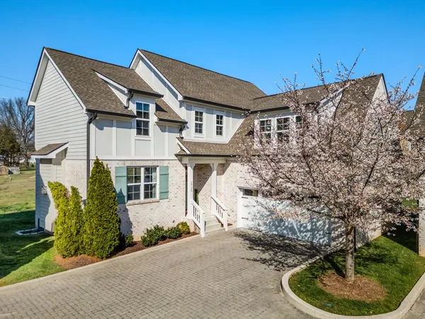 $558,000 | 2724 Lakeland Drive, Nashville, TN 37214