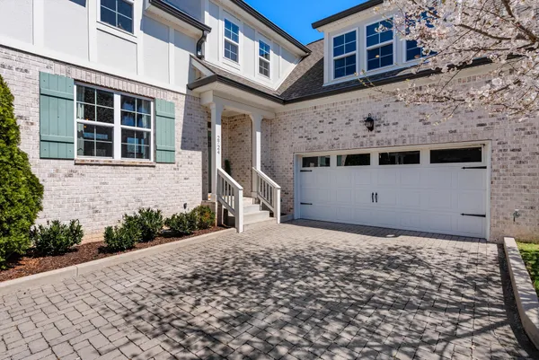 $558,000 | 2724 Lakeland Drive, Nashville, TN 37214