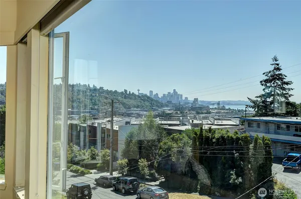 $2,995 | 2324 West Newton Street, Unit 302, Seattle, WA 98199