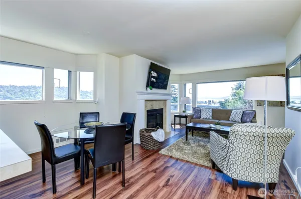 $2,995 | 2324 West Newton Street, Unit 302, Seattle, WA 98199