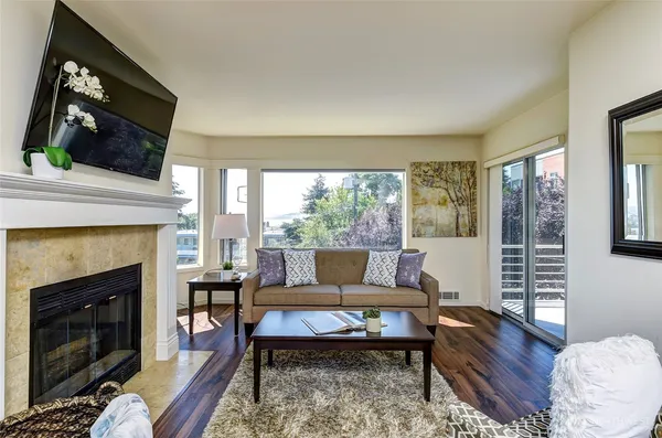 $2,995 | 2324 West Newton Street, Unit 302, Seattle, WA 98199