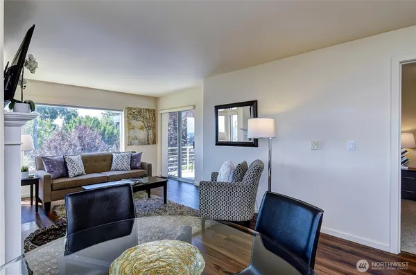 $2,995 | 2324 West Newton Street, Unit 302, Seattle, WA 98199