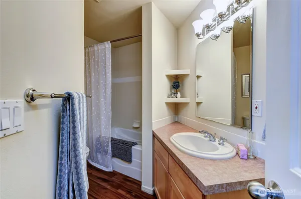 $2,995 | 2324 West Newton Street, Unit 302, Seattle, WA 98199