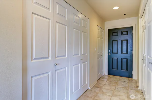 $2,995 | 2324 West Newton Street, Unit 302, Seattle, WA 98199