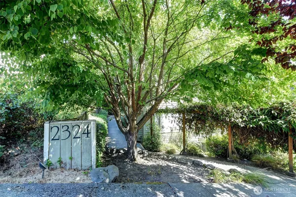 $2,995 | 2324 West Newton Street, Unit 302, Seattle, WA 98199