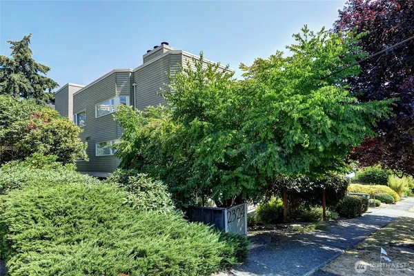 $2,995 | 2324 West Newton Street, Unit 302, Seattle, WA 98199