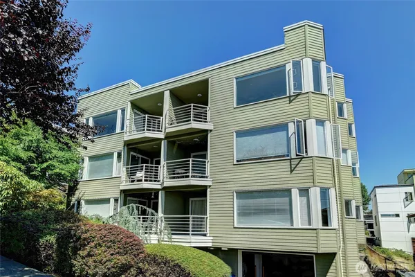 $2,995 | 2324 West Newton Street, Unit 302, Seattle, WA 98199