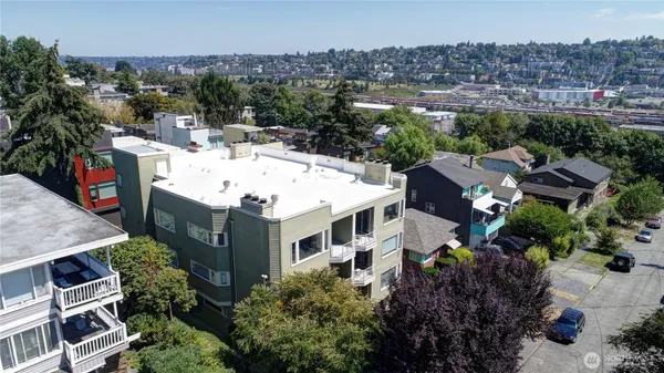 $2,995 | 2324 West Newton Street, Unit 302, Seattle, WA 98199