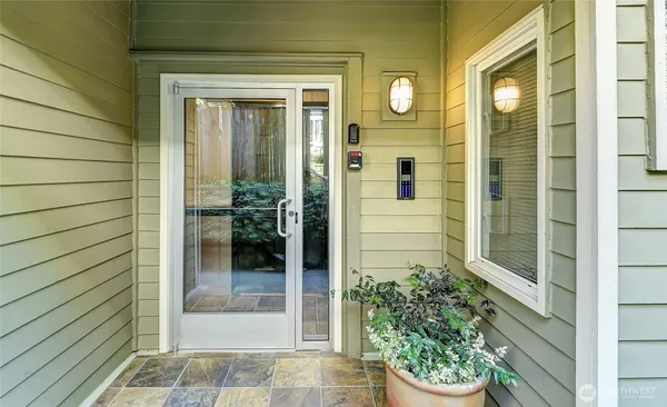 $2,995 | 2324 West Newton Street, Unit 302, Seattle, WA 98199