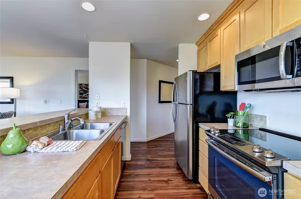 $2,995 | 2324 West Newton Street, Unit 302, Seattle, WA 98199