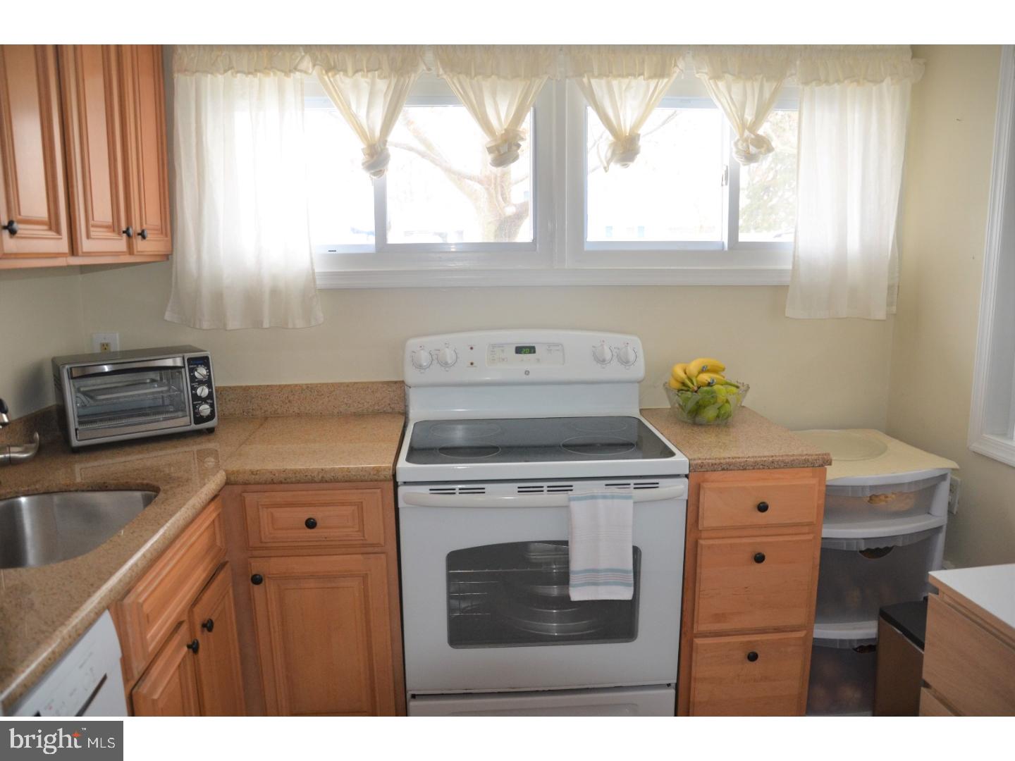 31 Ice Pond Road Levittown, PA 19057 - Photo 6 of 21 Gallery Image 6