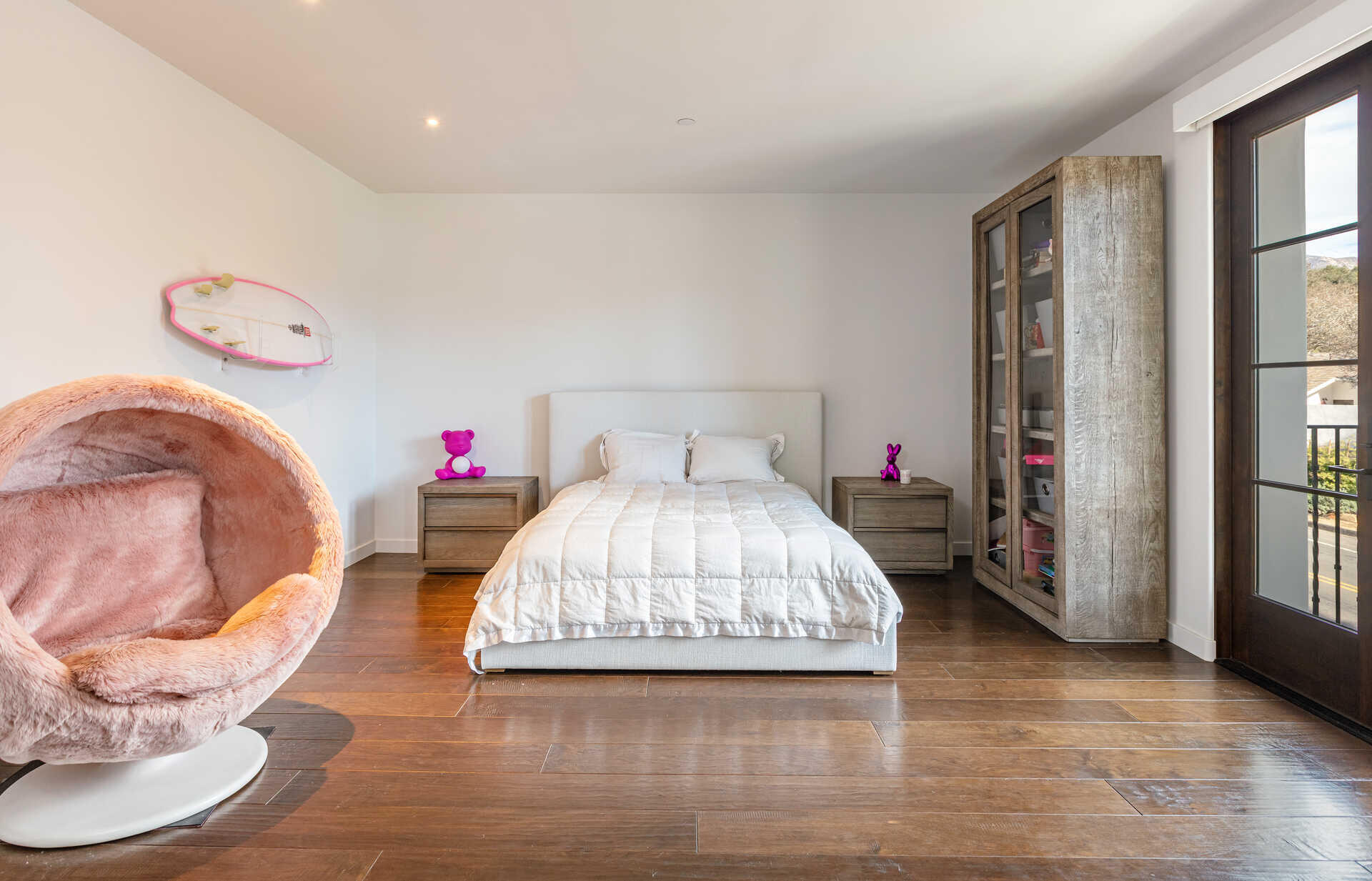 107 Olive Mill Road Santa Barbara, CA 93108 - Photo 35 of 39 a bed room with a bed and a chair