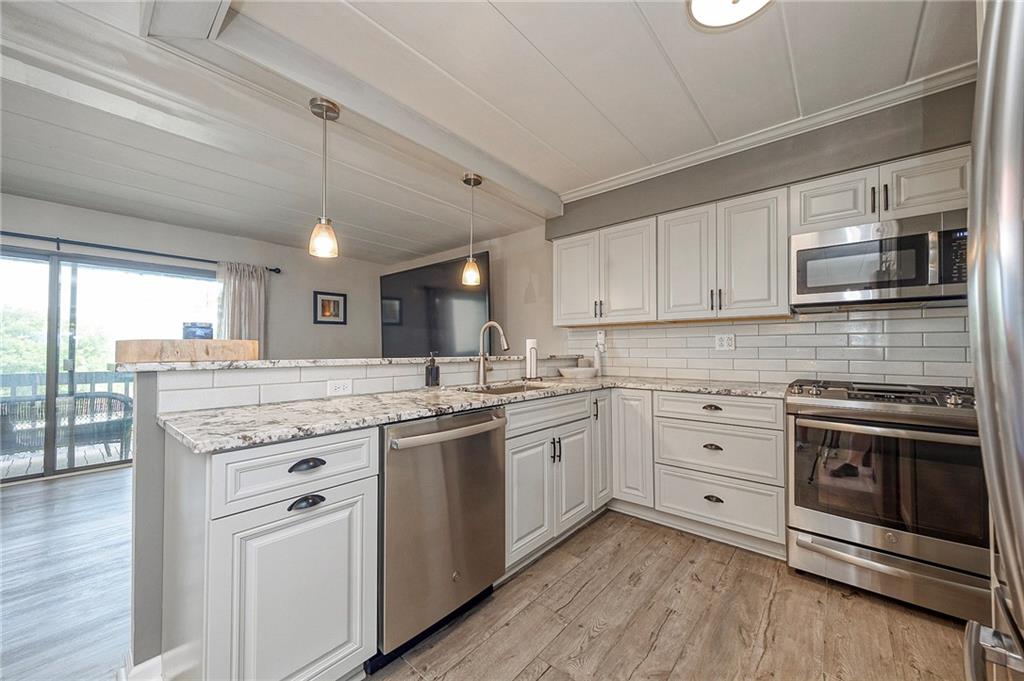 2034 Swallow Hill Road, Unit 220 Pittsburgh, PA 15220 - Photo 3 of 19